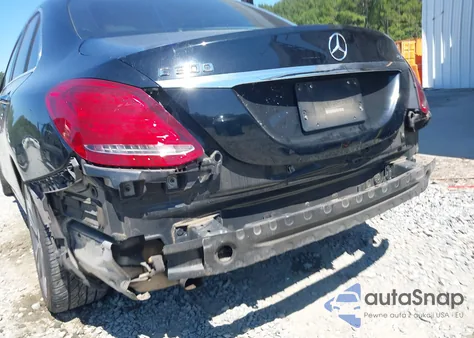 2015 Mercedes-Benz C 300 4Matic из США, поврежденный, VIN 55SWF4KBXFU063372